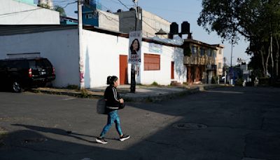 Una mujer podría gobernar México. Millones más siguen en la sombra como empleadas domésticas