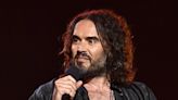 Russell Brand pide dinero a sus fans para defenderse de las denuncias por agresión sexual