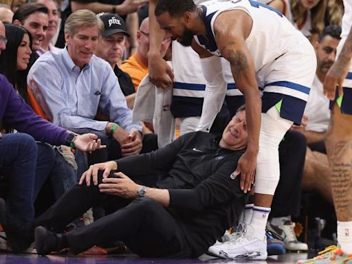 Chris Finch injury update: Timberwolves coach sustains knee issue after sideline collision in Game 4 | Sporting News