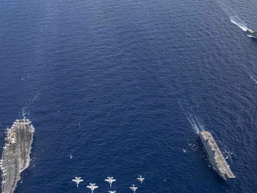 Armada: El buque 'Juan Carlos I' y el portaviones de EEUU 'Bush' se adiestran juntos durante tres días en el Mediterráneo