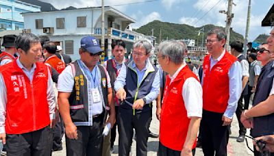 陳建仁卸任前赴蘭嶼勘查復原進度 居民掛布條表達不滿