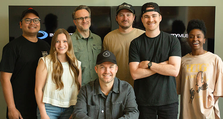 Worship Leader Aaron Williams Signs With Integrity Music | CCM Magazine