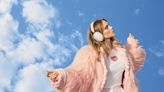 Suki Waterhouse Brings Music and Style to New Sonos Ace Headphones Campaign, Talks ‘Sleek’ Colorways for Accessorizing