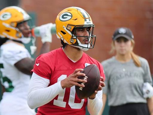 Packers Sign Veteran Quarterback During Jordan Love's Holdout: Report