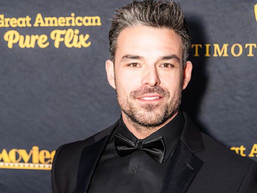 Jesse Hutch Shares Behind-The-Scenes Fun on LITTLE WOMEN'S CHRISTMAS
