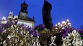 La lluvia también puede con la procesión nocturna de Dolores en el Jueves Santo de Ferrol