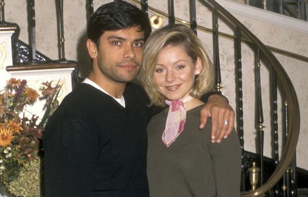 10 Adorable Photos of Kelly Ripa and Mark Consuelos in the First Years of Their Marriage