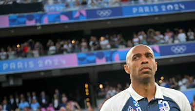 Mascherano vs Henry: luz en la cancha, opacidad en el banco