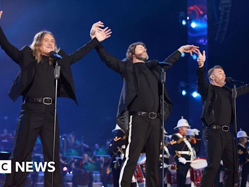 Take That concert fans in Norwich show Patience waiting for gig