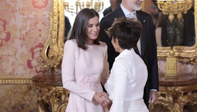 Las fotos del emotivo encuentro de la Reina Letizia y su amiga Sonsoles Ónega en el Palacio Real de Madrid