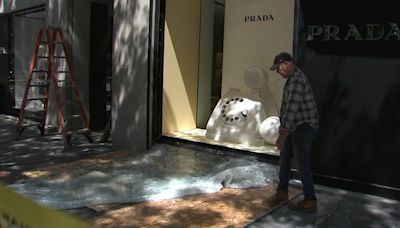 Smash-and-grab thieves steal merchandise from Gold Coast Prada store: Chicago police