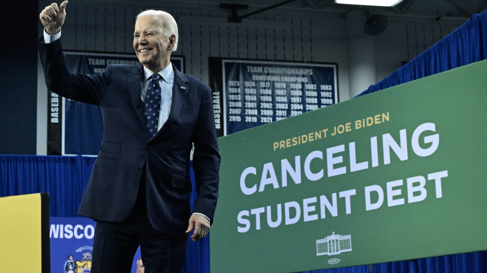 Biden student loan repayment plan to resume amid legal challenges, federal appeals court rules