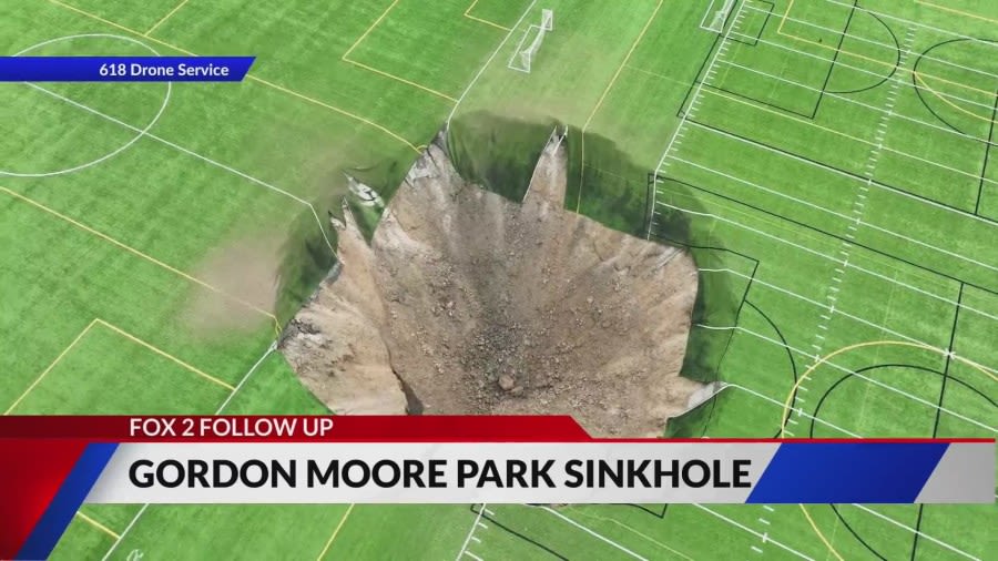 100-foot-wide sinkhole disrupts Illinois park