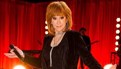 The Surprising Way Reba McEntire Is Able to Film The Voice And Her New Comedy Happy's Place At The Same Time