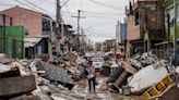 Reconstrução de bairro mais destruído de Porto Alegre enfrenta falta de emprego e desejo de ir embora