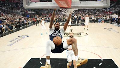 Mavs Benefitting From Derrick Jones Jr. 'Always Fighting' Attitude: 'We're Not Playing Around'