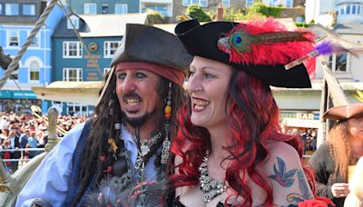 Bride wears $1,300 pirate dress for wedding as groom goes as Capt Jack Sparrow