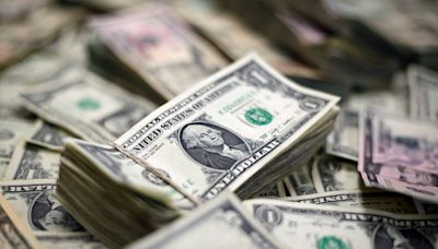 El dólar se estabiliza tras la caída del empleo; el yen vuelve a caer Por Investing.com