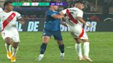 Carlos Zambrano aplicó codazo a rival que minutos antes le había pateado en Perú vs Paraguay por fecha FIFA 2024