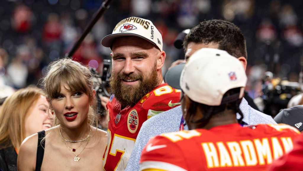 Travis Kelce is speechless as Jason Sudeikis pops awkward question about Taylor Swift