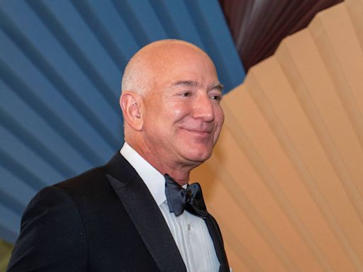 Como Jeff Bezos, de inovador implacável, tornou-se um problemático tubarão da mídia