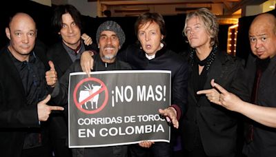 El día en el que el exbeatle Paul McCartney apoyó la iniciativa de abolir las corridas de toros en Colombia