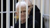 Tribunal bielorruso condena a 10 años de cárcel al Nobel de la Paz, Ales Bialiatski