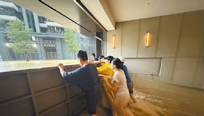 凱米暴雨狂炸 高雄淹大水 - 生活新聞