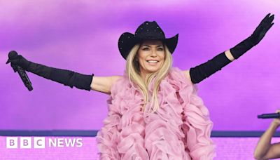 Shania Twain leaves Glastonbury much impressed