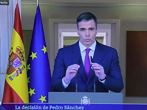 Tras la amenaza de renuncia por la investigación a su esposa, Pedro Sánchez anuncia que seguirá en el poder