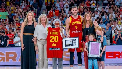 El público del WiZink Center de Madrid brinda su homenaje a Rudy Fernández en su último partido en España