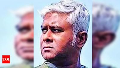 Bengal photographer dies as horse falls on him during Maha festival | Kolkata News - Times of India