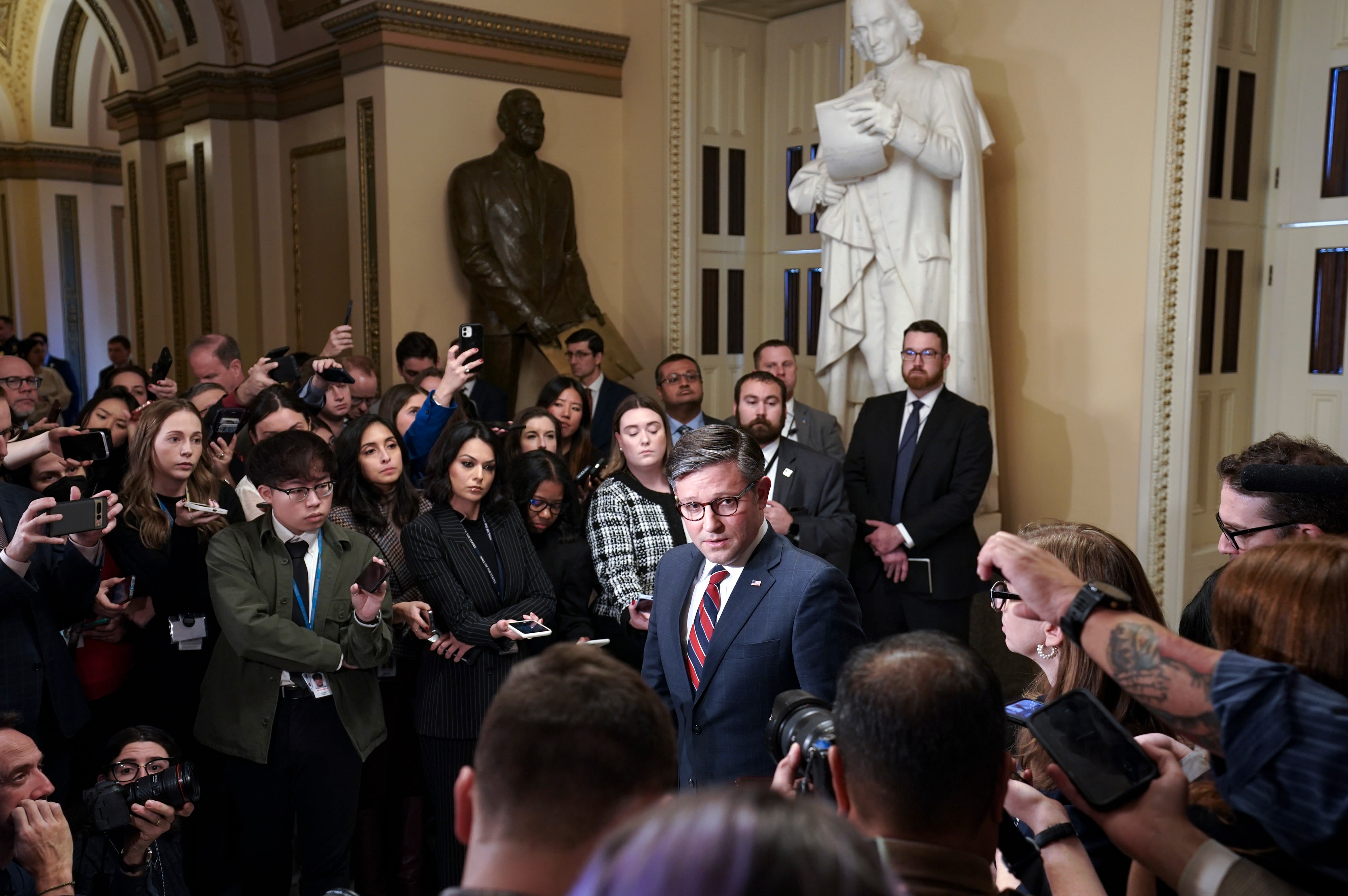 Opinion | Mike Johnson did the right thing. Democrats should protect him.