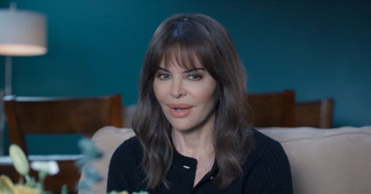 'Mommy Meanest' Review: Lisa Rinna chills as suffocating cyberbullying mother in Lifetime's film