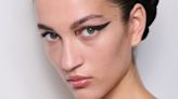 Ce hack make-up permet d’appliquer son eye-liner comme une pro