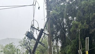 凱米狂襲南投逾5萬戶停電 台電風雨中搶修復電 | 蕃新聞