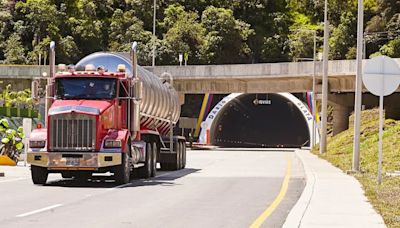 Cierre en el Alto de la Línea: camión lleno de cervezas terminó en llamas