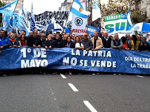 La CGT encabezó una marcha para celebrar el 1 de Mayo y manifestarse contra del gobierno de Milei | Política