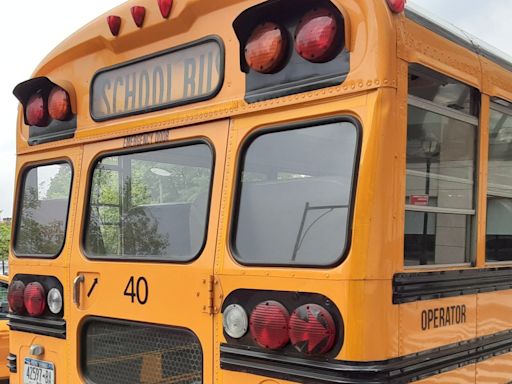 Bus escolar se incendió de repente con niños a bordo: susto y milagro en Nueva Jersey - El Diario NY