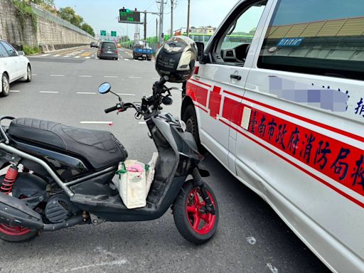 台南歸仁救護車出勤 不慎遭女騎士攔腰撞上