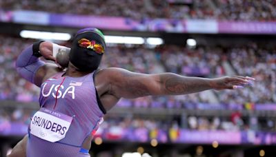 Raven Saunders, the masked shot putter who won silver in Tokyo, qualifies for final