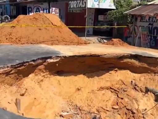 ‘Cráter’ en vía de Iquitos: Fuertes lluvias ocasionan gigantesco forado en provincia de Belén