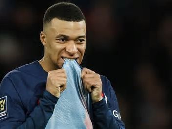 Y de nuevo el United enfila al francés tan indiscutible para Deschamps como Mbappé y Tchouameni