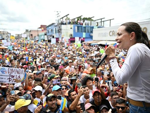 La opositora Machado denuncia el sabotaje de sus vehículos para hacer campaña en Venezuela