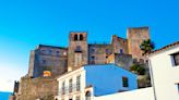 Este pueblo español está metido dentro de un castillo