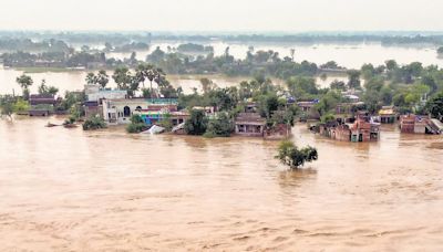 Uproar over lack of facilities at relief camps as Bihar reels under severe flood