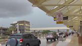 Mal tiempo retrasa cientos de vuelos en el Aeropuerto de Orlando