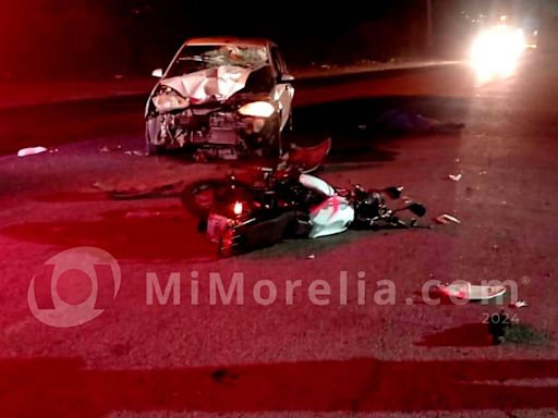 Motociclista muere al chocar contra un auto en Lázaro Cárdenas
