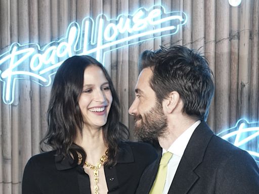 Jake Gyllenhaal Seen Walking With Girlfriend Jeanne Cadieu
