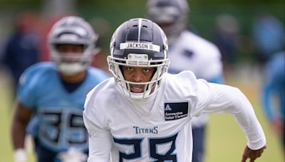 Two former 1st round picks now trying out at Titans rookie minicamp